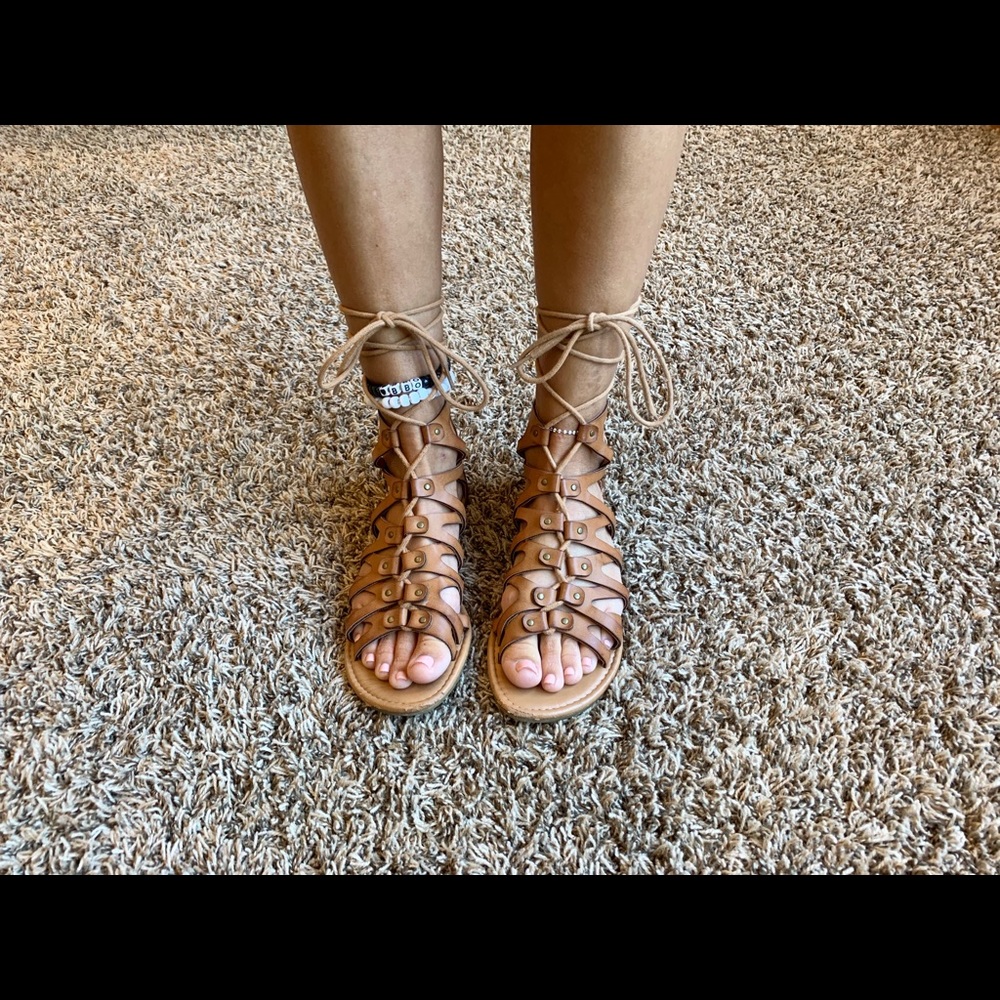 soda strappy sandals